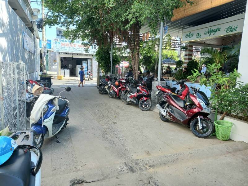 Không người trông coi quán Cần sang quán cafe gấp