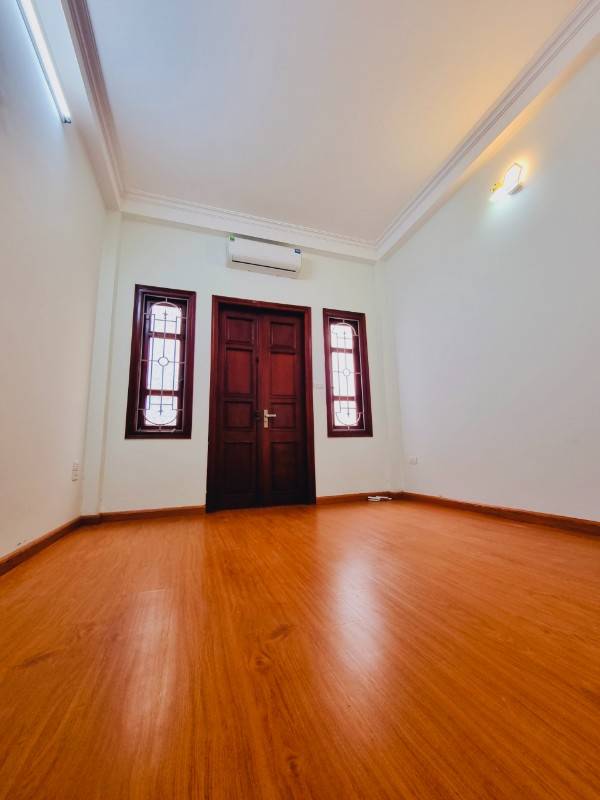 Sáng, xịn, mịn, 120m2, 4 tầng, giá thuê 30 triệu/tháng.