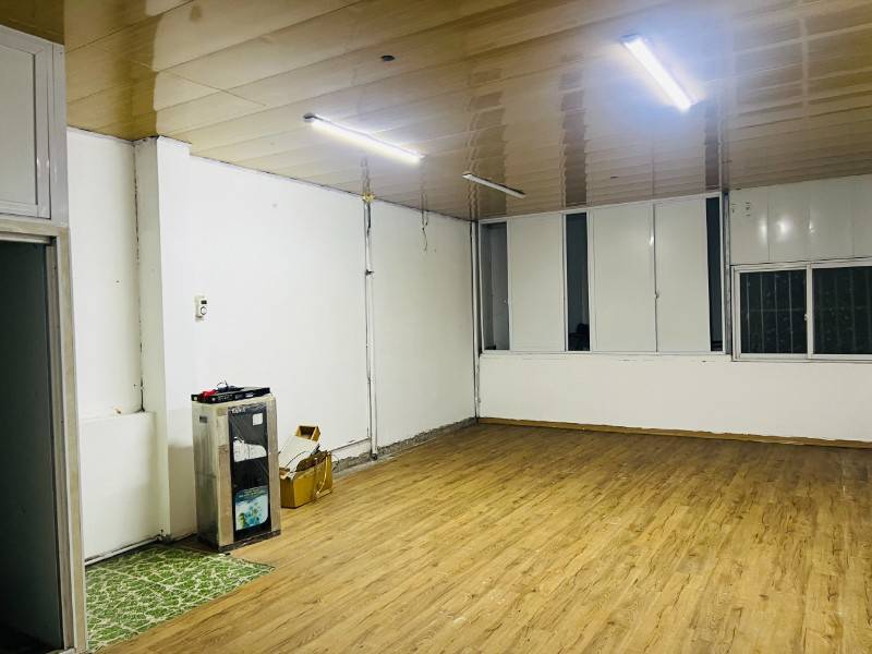 Sáng, xịn, mịn, 120m2, 4 tầng, giá thuê 30 triệu/tháng.