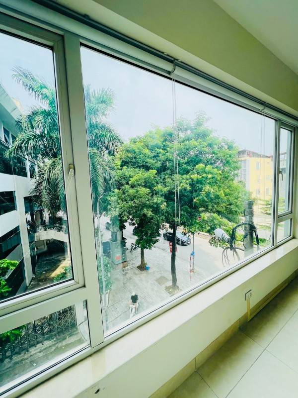 Cho Thuê 2 tầng làm Văn Phòng mặt đường 647 Lạc Long Quân