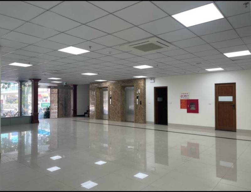 Cho thuê toà nhà xây mới, DT sàn 200m2, mặt phố Trần Khát Chân, HBT