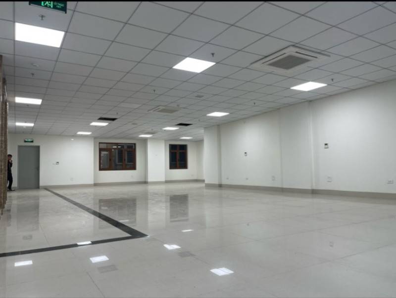 Cho thuê toà nhà xây mới, DT sàn 200m2, mặt phố Trần Khát Chân, HBT