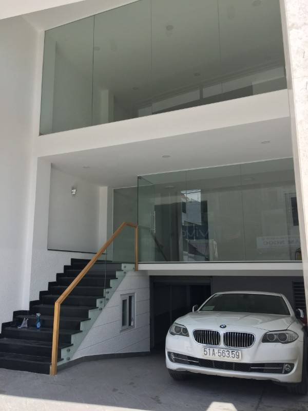 Cho thuê văn phòng giá rẻ 30%,chính chủ, mặt tiền Phạm Văn Bạch, 134m2
