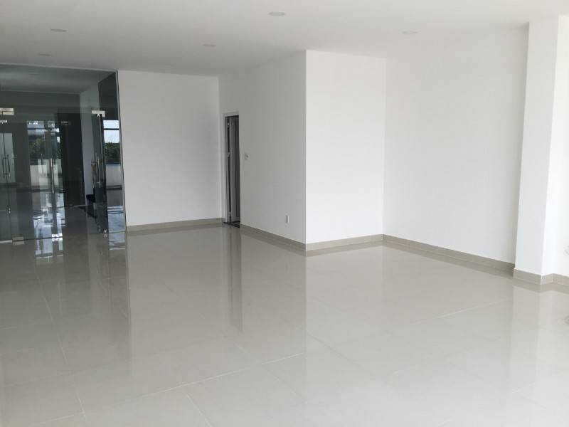 Cho thuê văn phòng giá rẻ 30%,chính chủ, mặt tiền Phạm Văn Bạch, 134m2