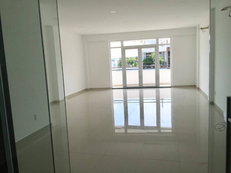 Cho thuê văn phòng giá rẻ 30%,chính chủ, mặt tiền Phạm Văn Bạch, 134m2
