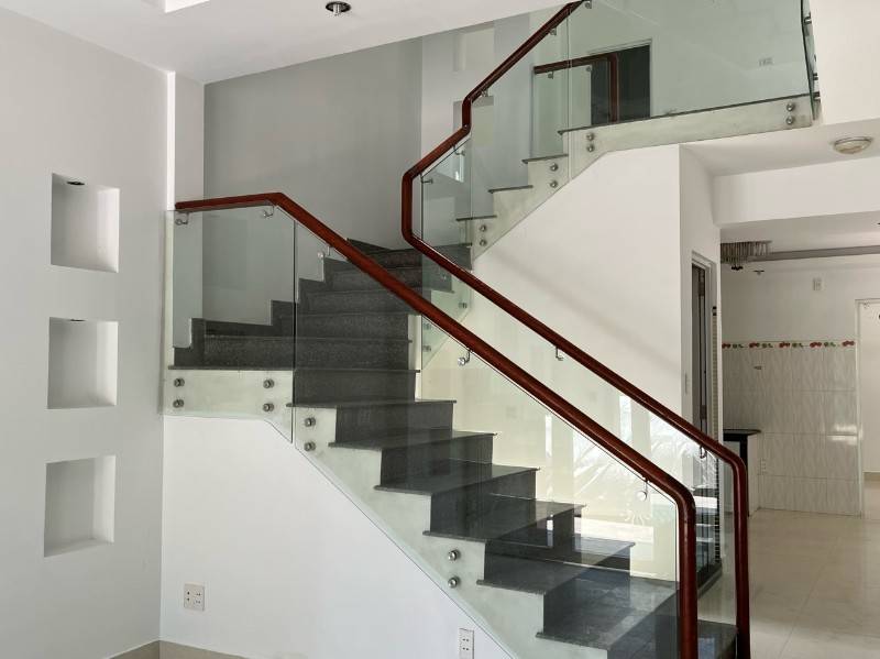 Nhà cho thuê 3 tầng nguyên căn 2 mặt tiền
