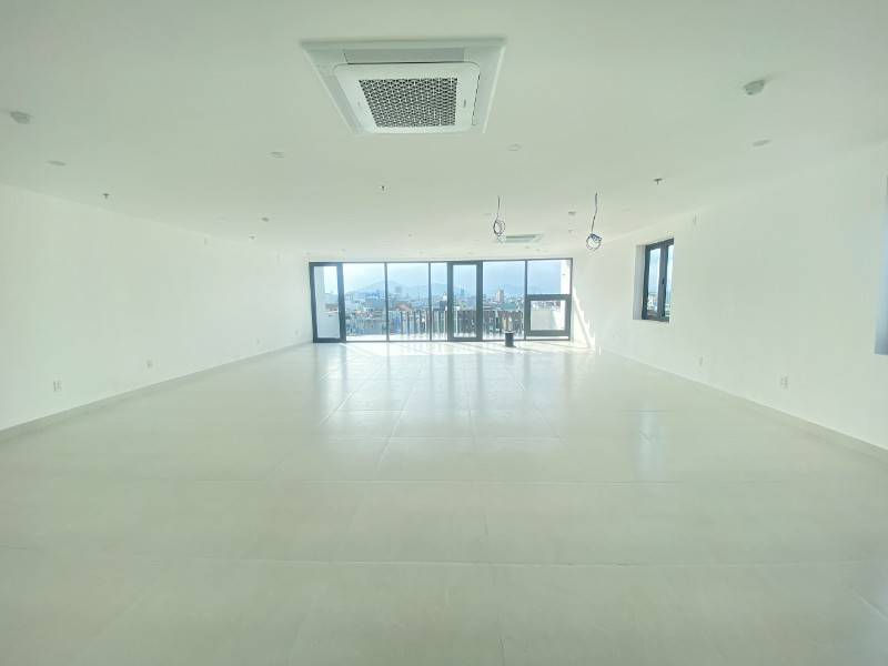 VP cho thuê trống 100m2/sàn, trống suốt, ĐĐTN tại Núi Thành- Mizuland