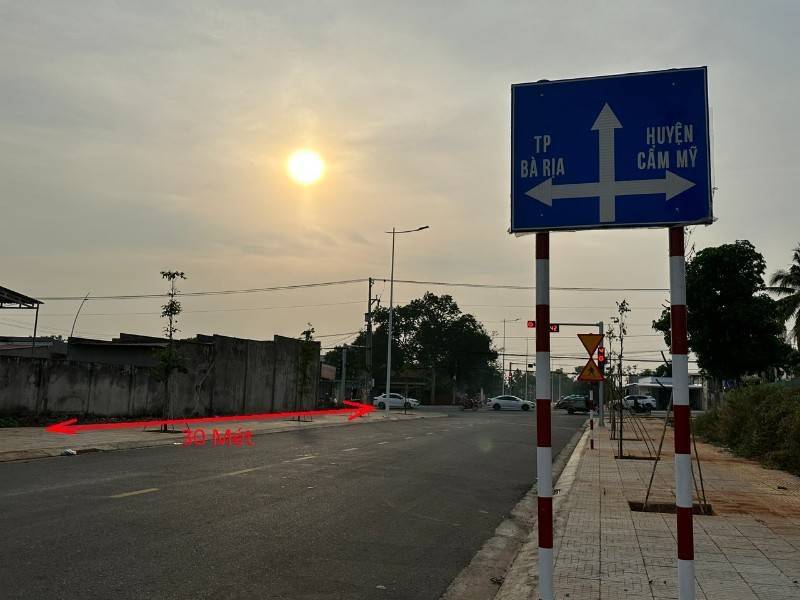 Cho thuê mặt bằng dài hạn góc ngã tư QL56 và đường B mới Kim Long